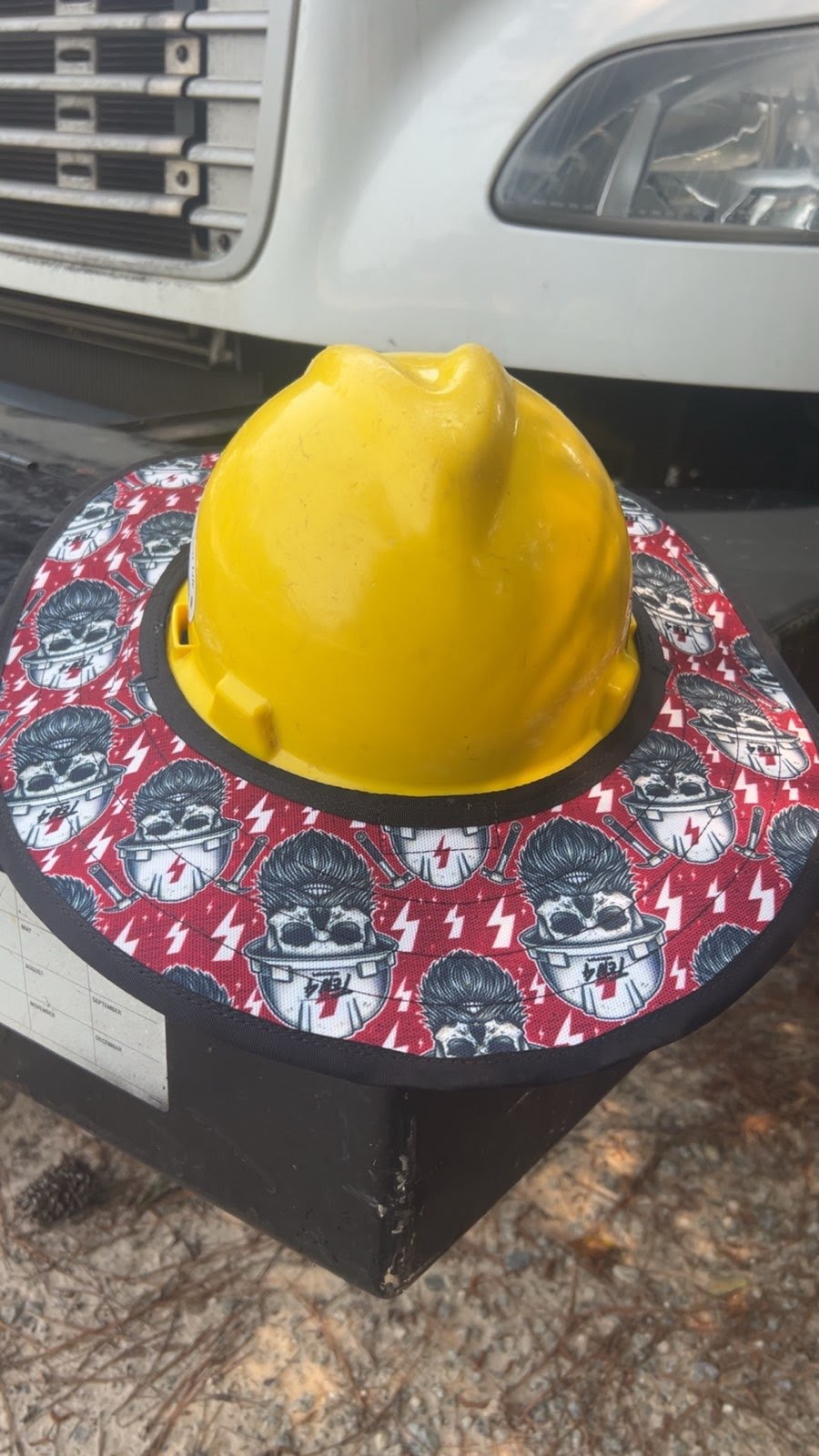 The Hoss Hard Hat Sun Shade Visor – Water-Resistant Worksite Visor for Full Brim & Kask Hard Hats