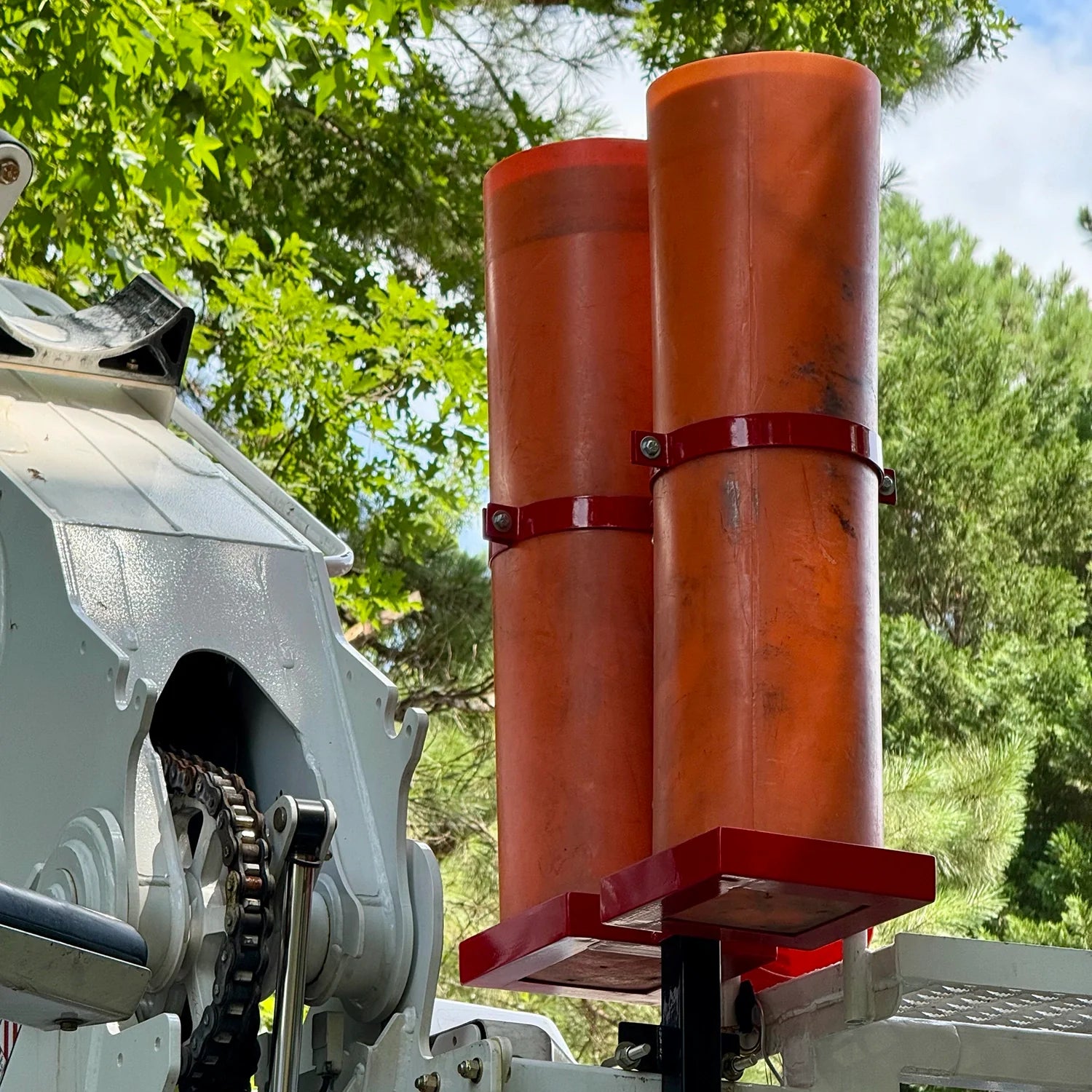 Pedestal Mount Blanket Tube Holder